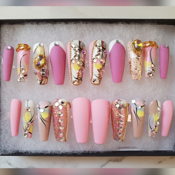 Luxurious press-on Nails - Picture 14 of 16